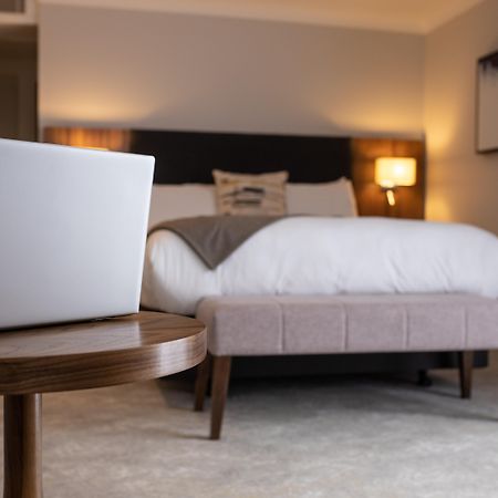 Voco Oxford Thames By Ihg Hotel Kennington  Exterior photo