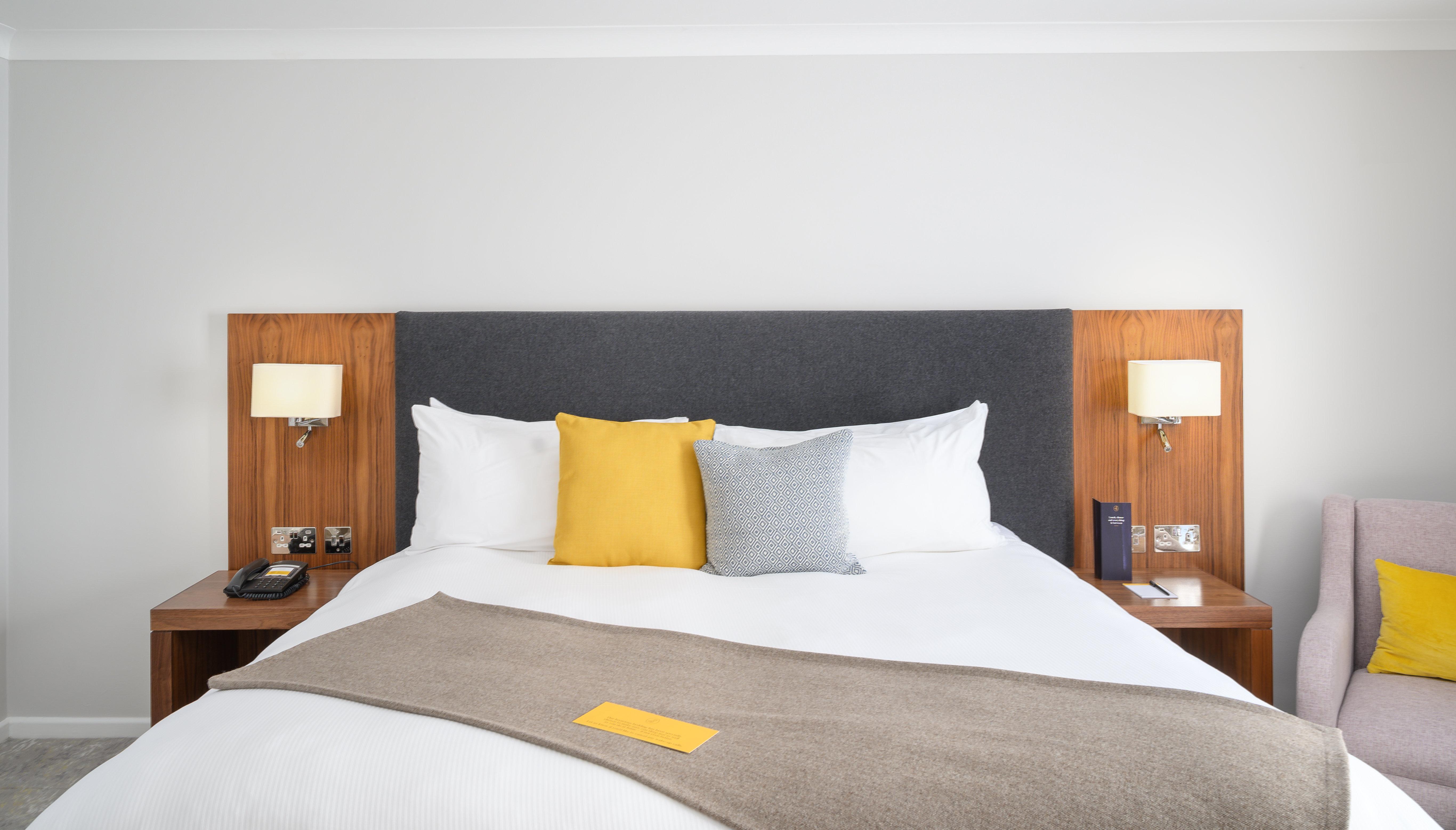 Voco Oxford Thames By Ihg Hotel Kennington  Exterior photo