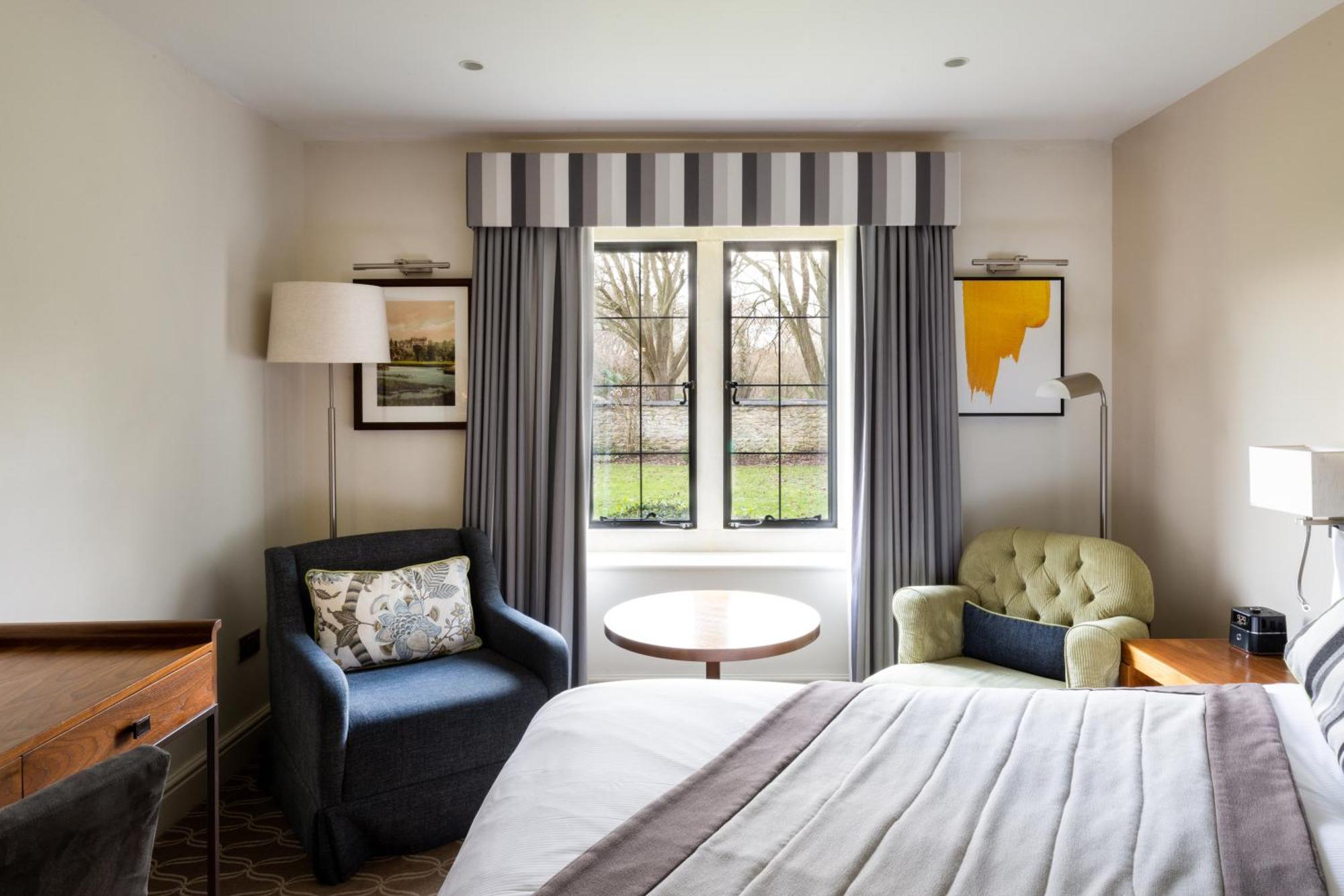 Voco Oxford Thames By Ihg Hotel Kennington  Exterior photo