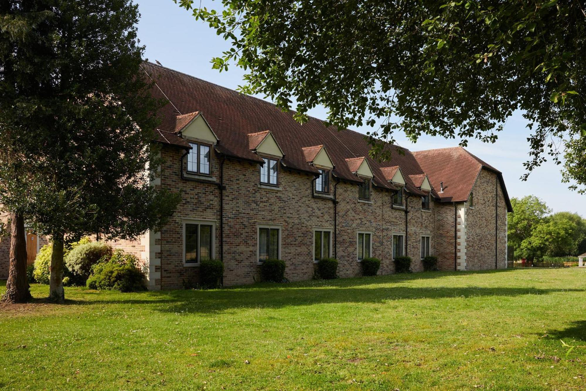 Voco Oxford Thames By Ihg Hotel Kennington  Exterior photo