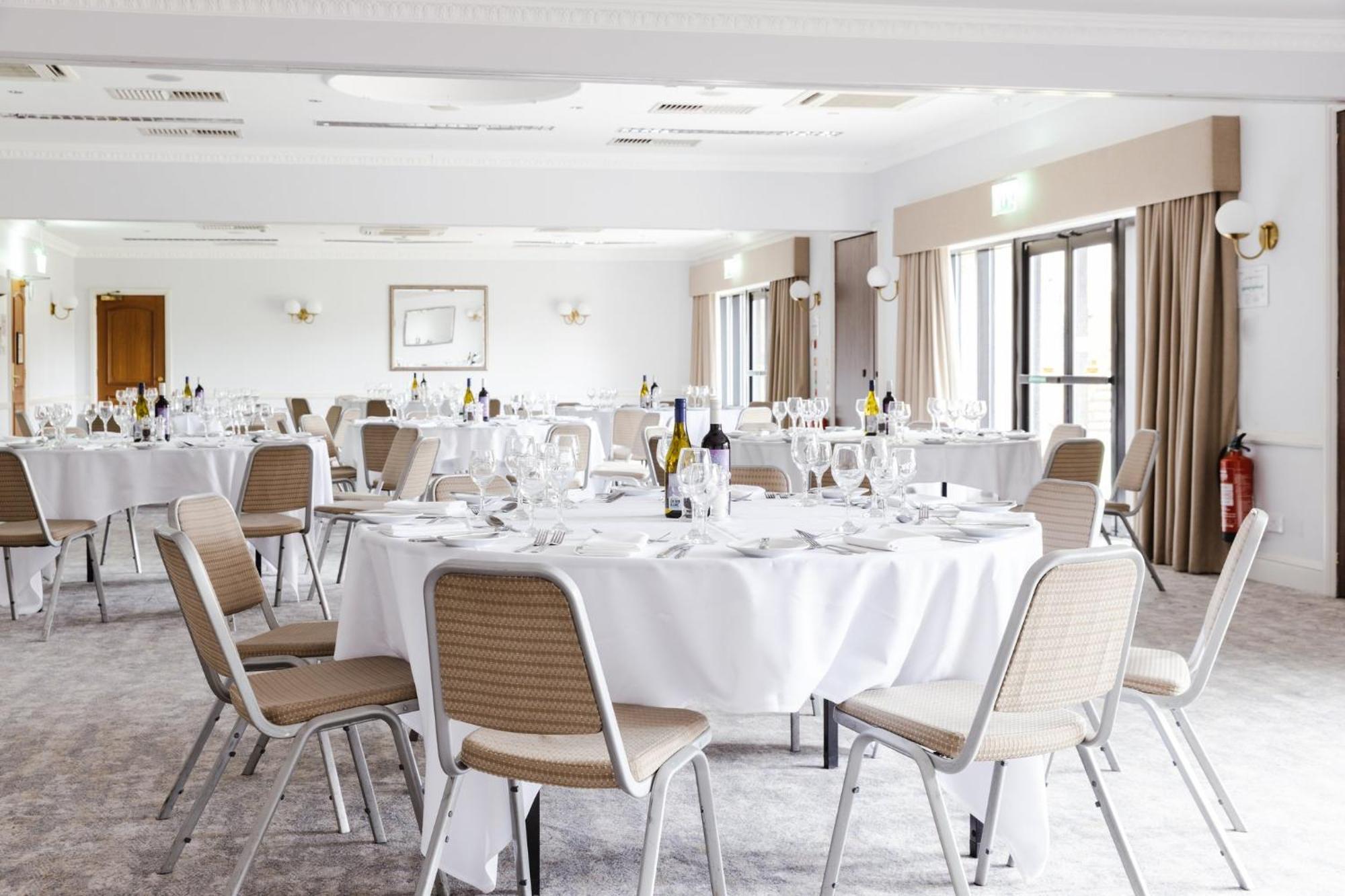 Voco Oxford Thames By Ihg Hotel Kennington  Exterior photo