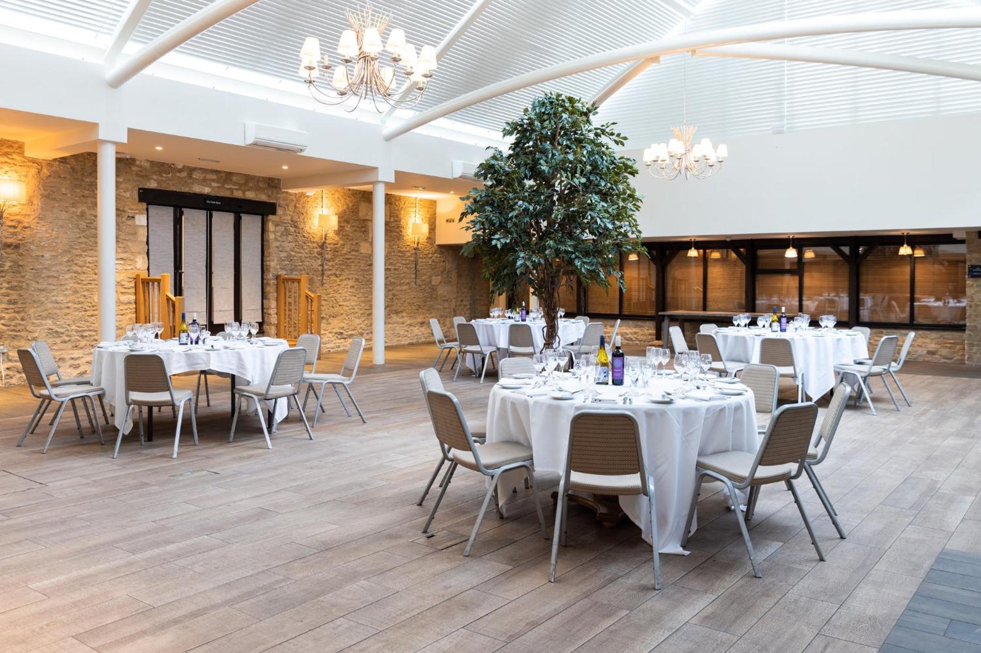Voco Oxford Thames By Ihg Hotel Kennington  Exterior photo