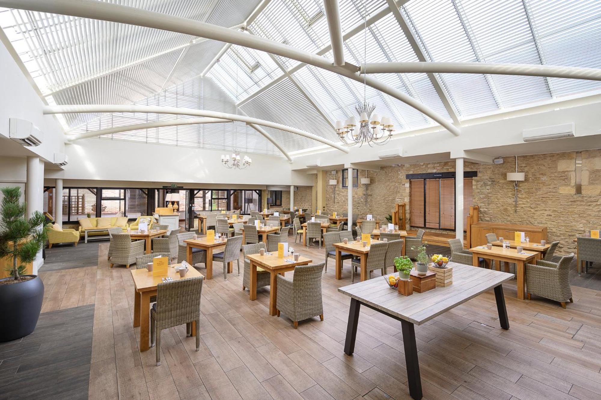 Voco Oxford Thames By Ihg Hotel Kennington  Exterior photo