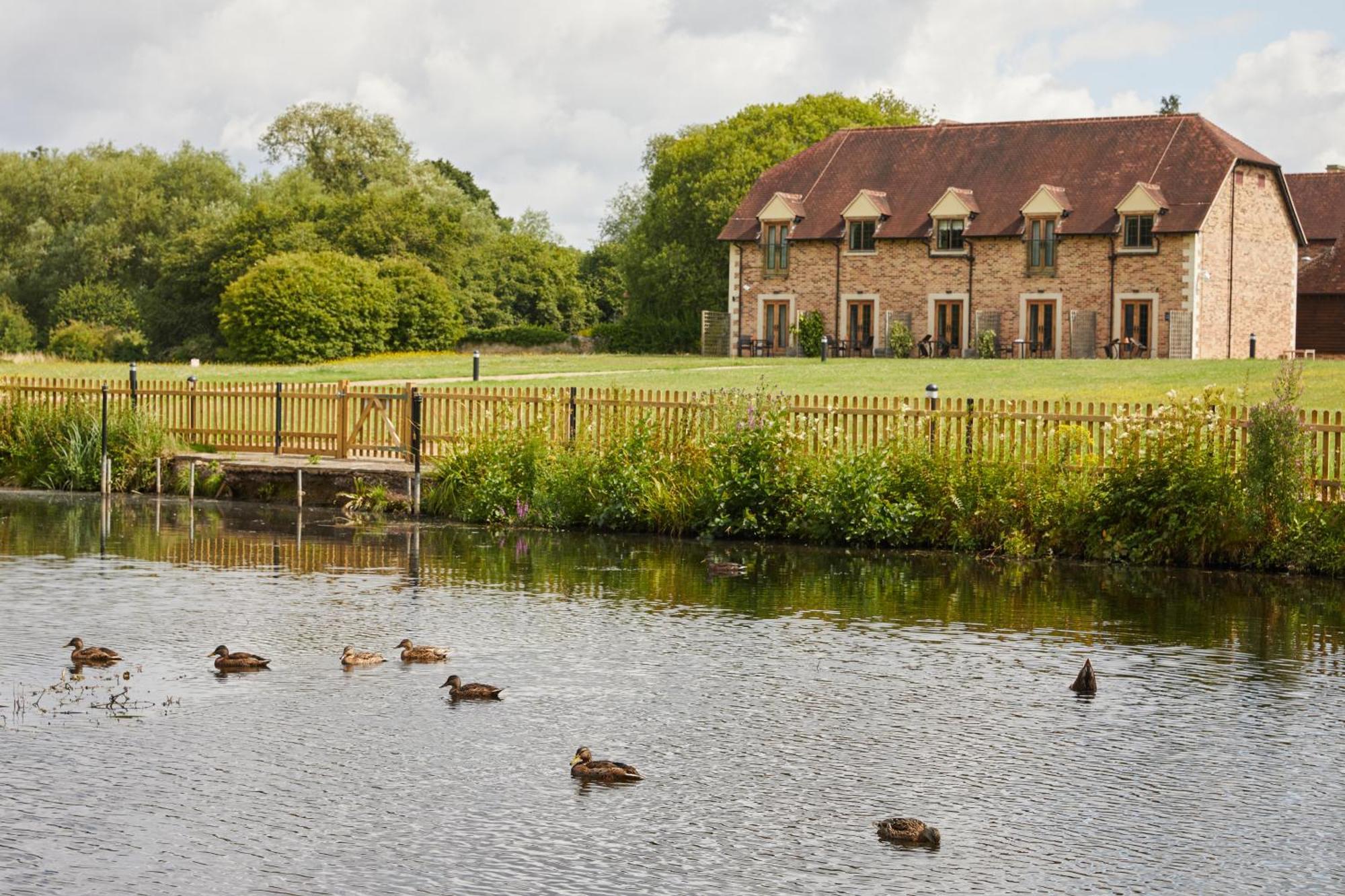 Voco Oxford Thames By Ihg Hotel Kennington  Exterior photo